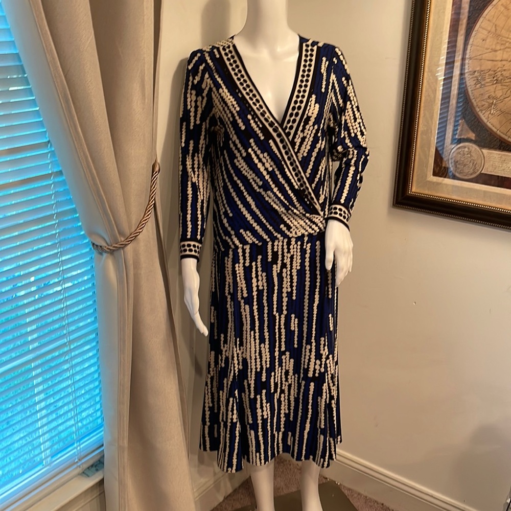 VINTAGE BLUE WHITE & BLACK DRESS STRETCHY PIT TO PIT 21in